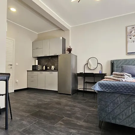 Teo's & Apartment *