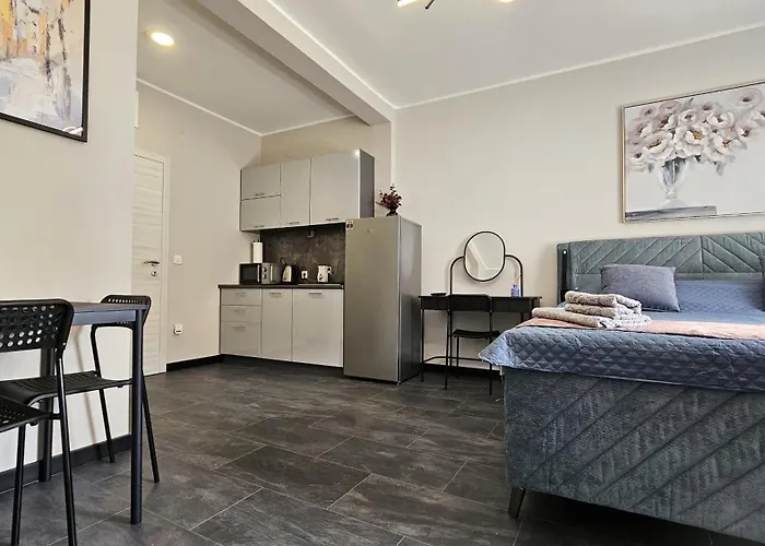 Teo's & Apartment *